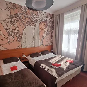 hotel-klara.praguehotelsweb.com/
